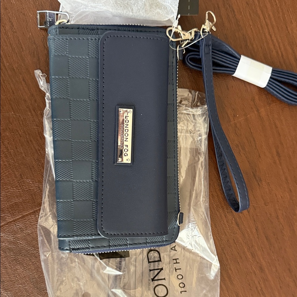 New with tags London Fog Navy Checkered Clutch